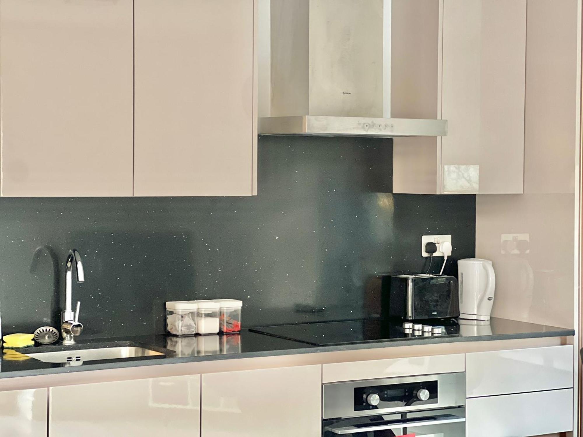 Kensington House By Solitaire Suites Слау Екстер'єр фото
