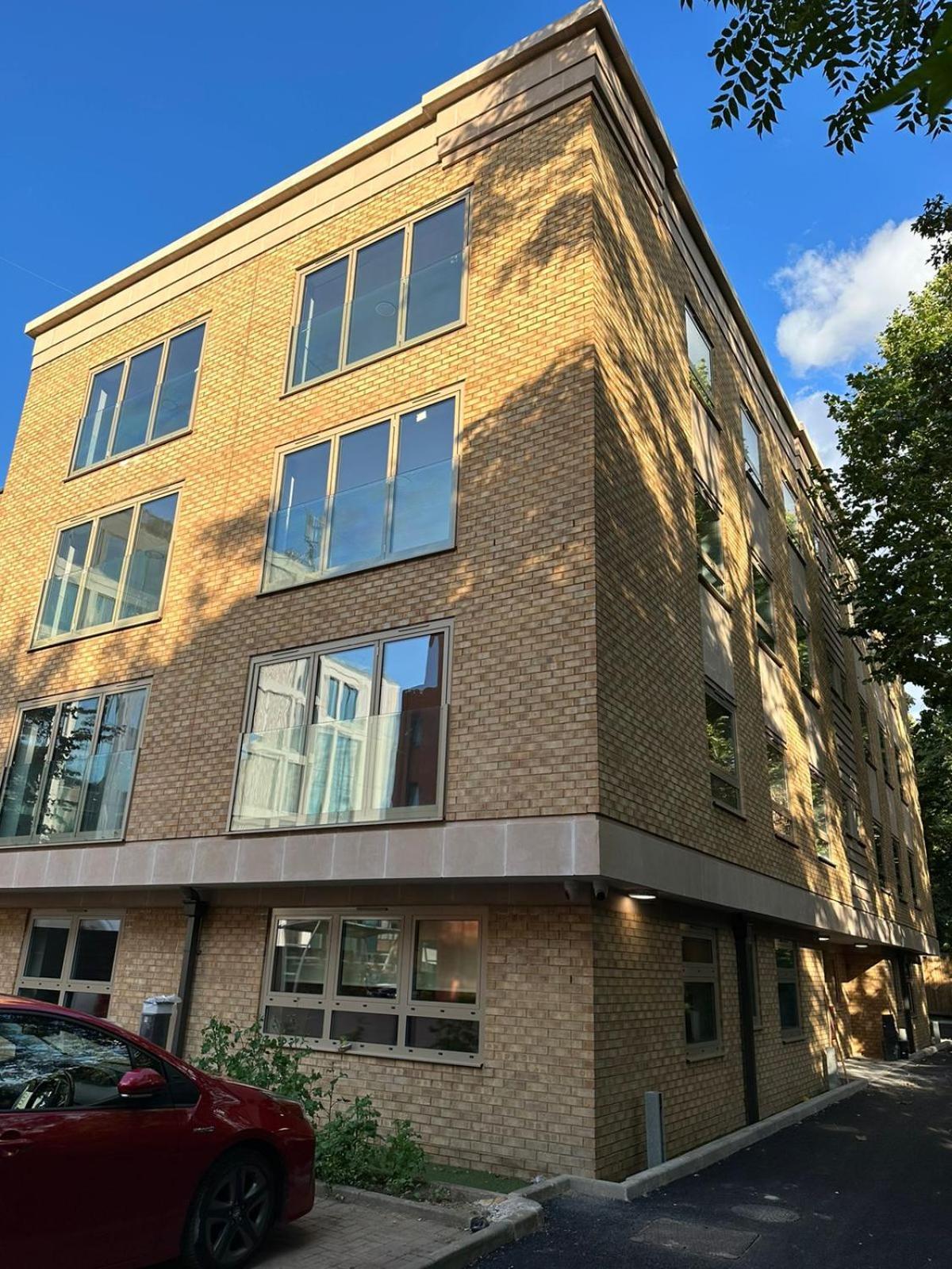 Kensington House By Solitaire Suites Слау Екстер'єр фото