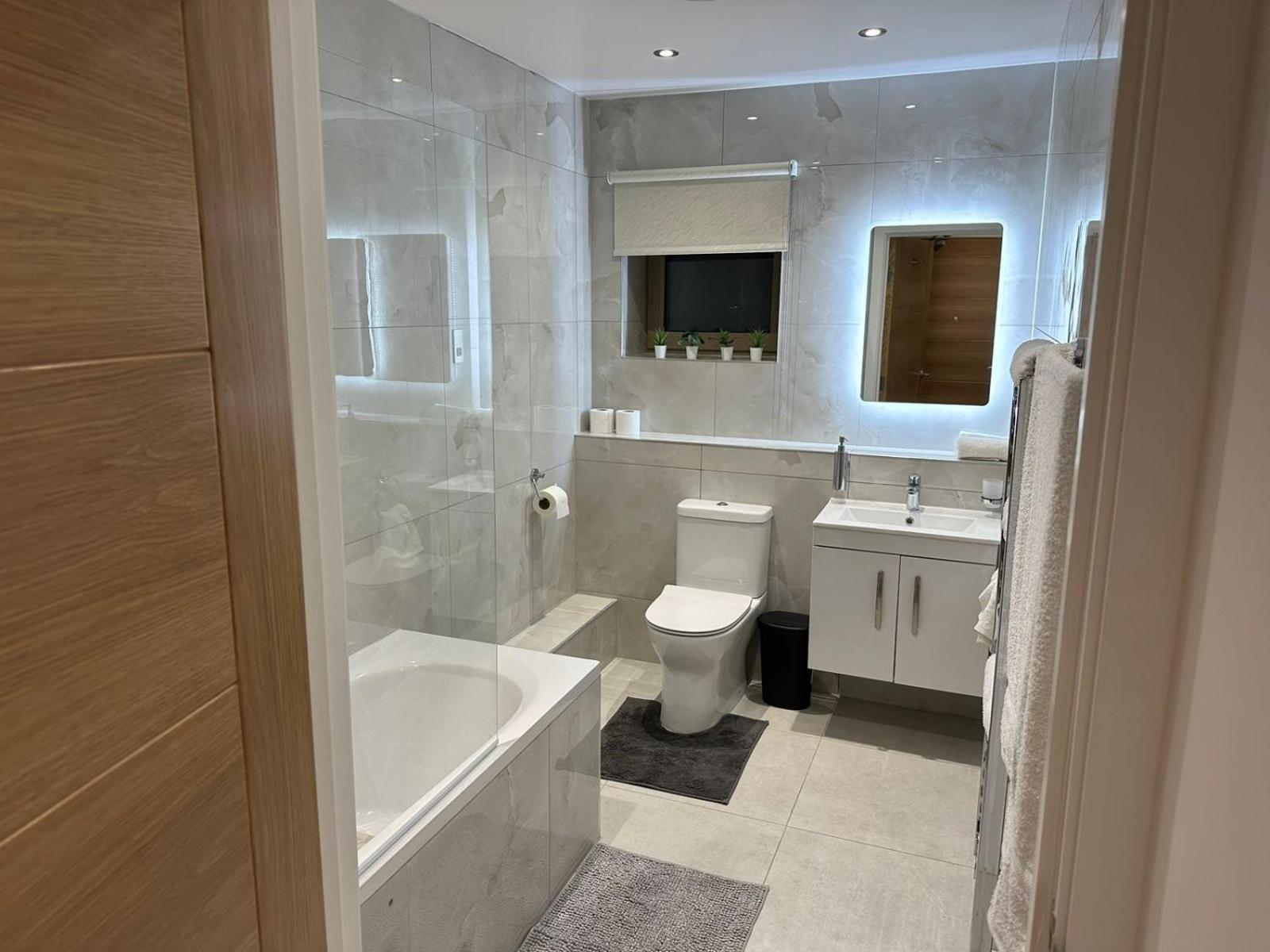 Kensington House By Solitaire Suites Слау Екстер'єр фото