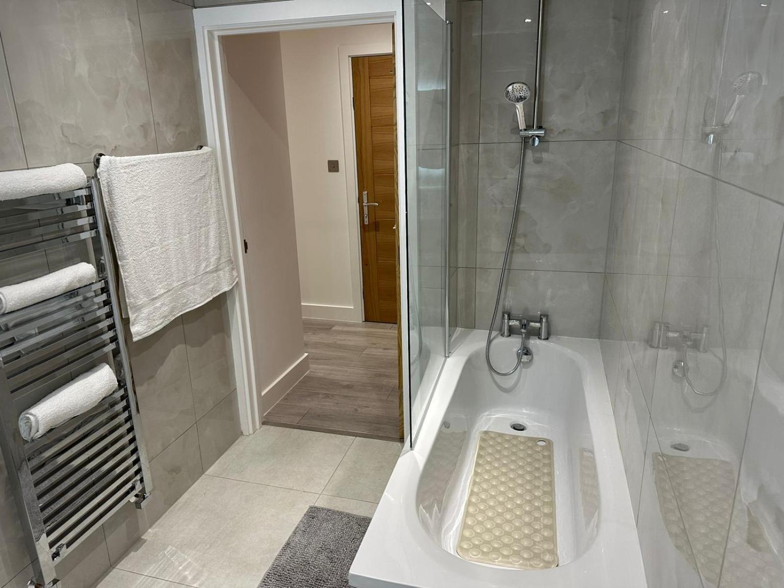 Kensington House By Solitaire Suites Слау Екстер'єр фото
